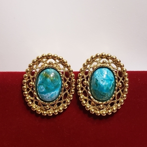 1928 Blue Marbled Center Gold Tone Clip On Earrings - Picture 3 of 7